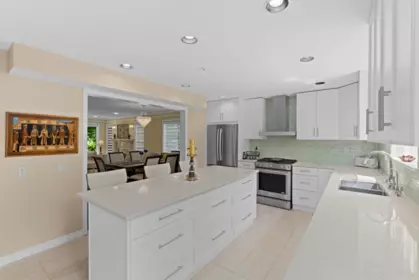 Kitchen Island Photo of 1426 Fulton Avenue, West Vancouver, BC