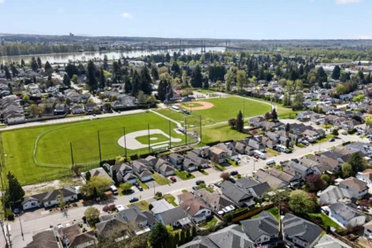 Garden / Landscaping Photo of 20673 W River Road, Maple Ridge, BC