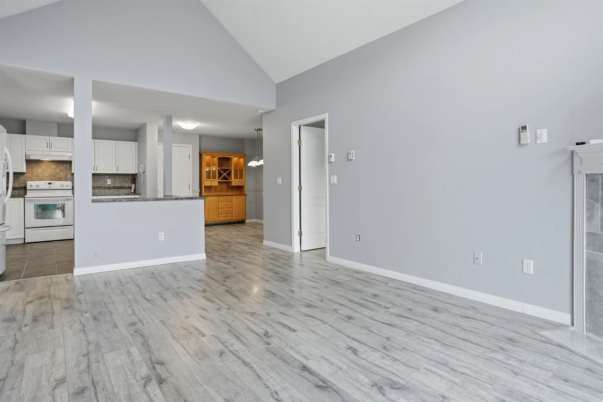 Dining Area Photo of 413 45520 Knight Road, Chilliwack, BC