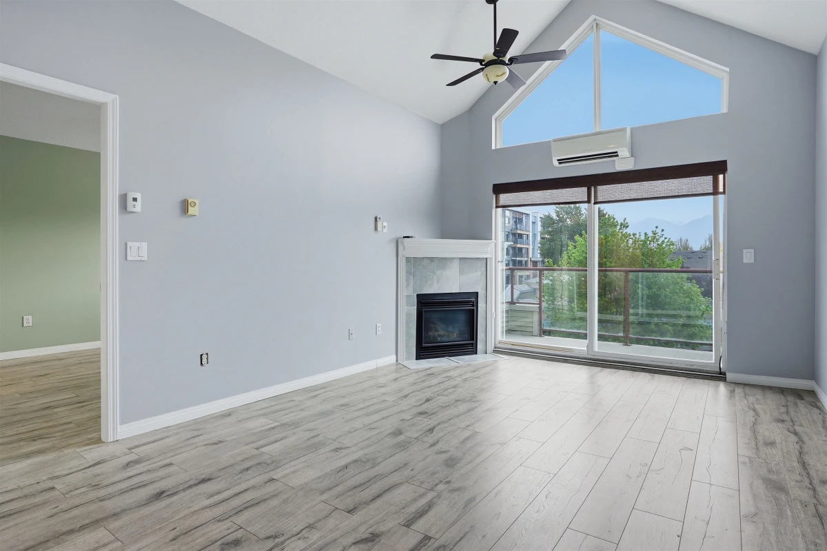 Living Room Photo of 413 45520 Knight Road, Chilliwack, BC