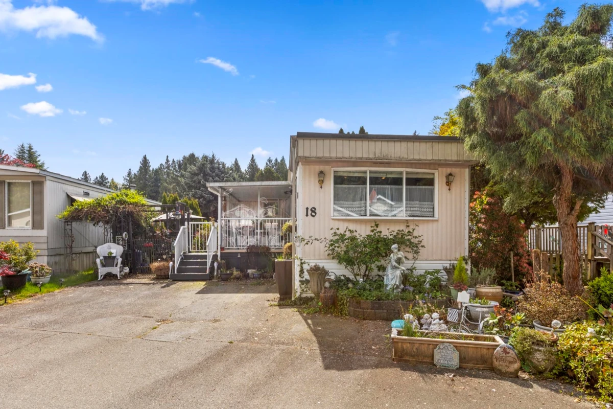 Living Room Photo of 18 9080 198 Street, Langley, BC
