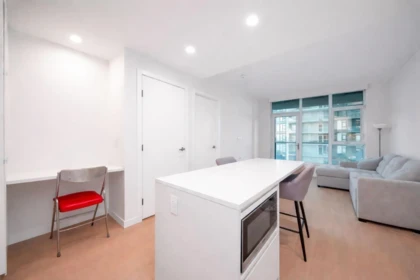 Kitchen Island Photo of 909 2108 Gilmore Avenue, Burnaby, BC