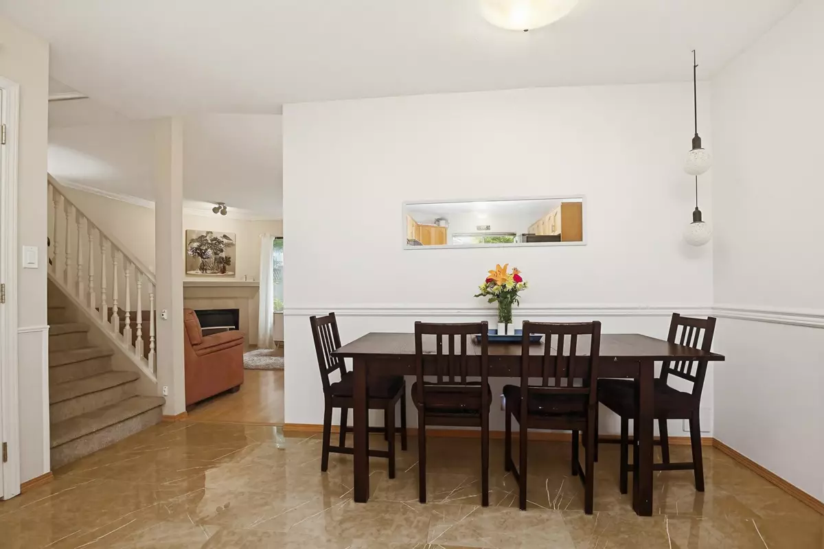 Living Room Photo of 15 2023 Winfield Drive, Abbotsford, BC