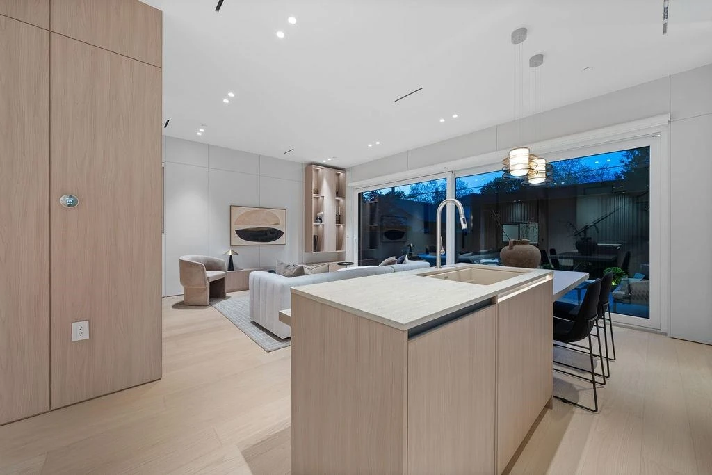 Family Room Photo of 2 2935 W 15th Avenue, Vancouver, BC