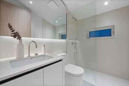 Hot Tub / Spa Photo of 2 2935 W 15th Avenue, Vancouver, BC