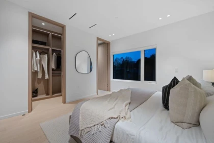 Mudroom Photo of 2 2935 W 15th Avenue, Vancouver, BC