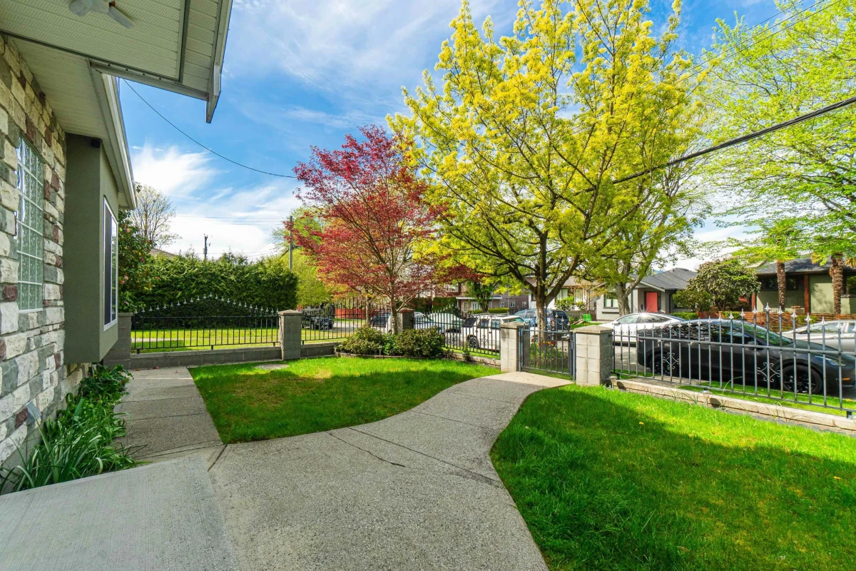 Exterior Rear Photo of 952 E 31st Avenue, Vancouver, BC