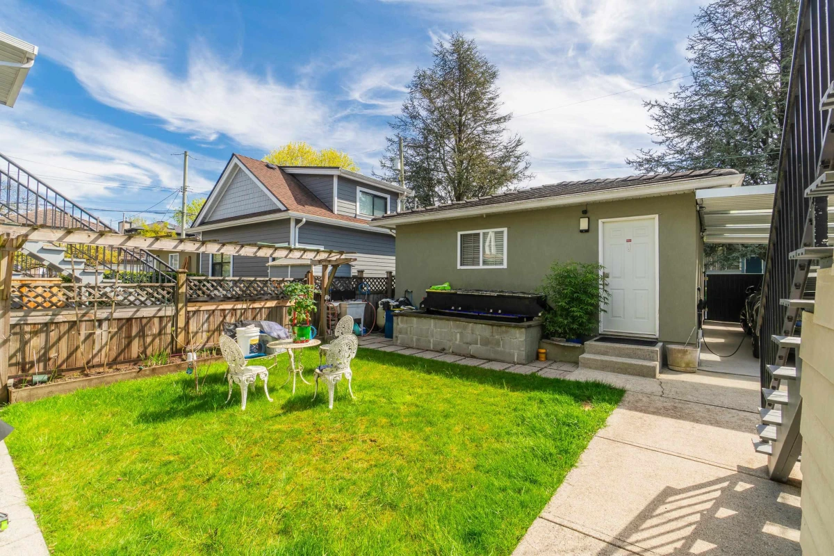 Living Room Photo of 952 E 31st Avenue, Vancouver, BC