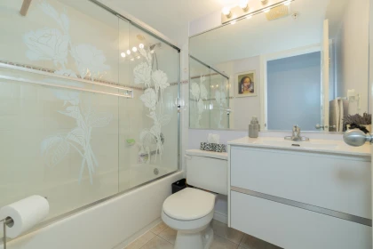 Guest Bathroom Photo of 952 E 31st Avenue, Vancouver, BC