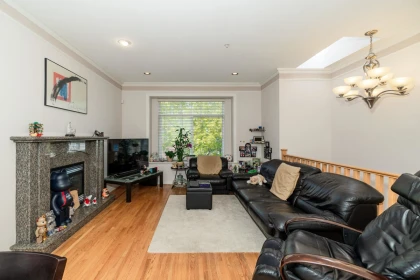 Powder Room Photo of 952 E 31st Avenue, Vancouver, BC