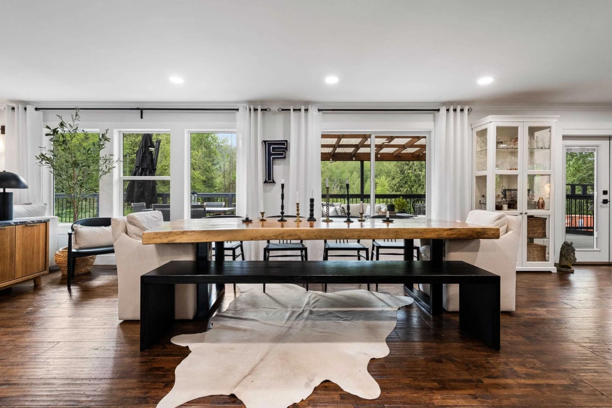 Dining Area Photo of 46750 Chilliwack Lake Road, Sardis - Chwk River Valley, BC