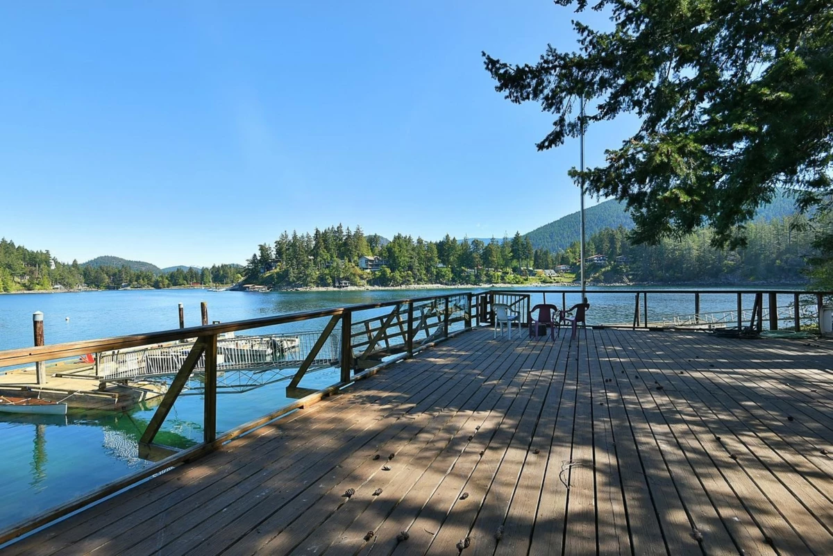 Family Room Photo of 4737 Davis Road, Madeira Park, BC