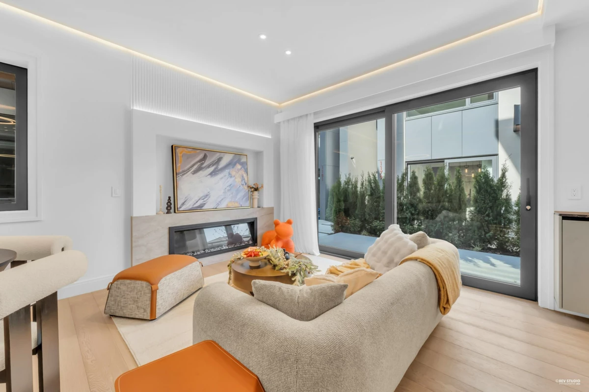 Family Room Photo of 1 1183 W 33rd Avenue, Vancouver, BC