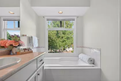 Primary Bathroom Photo of 31515 Southern Drive, Abbotsford, BC