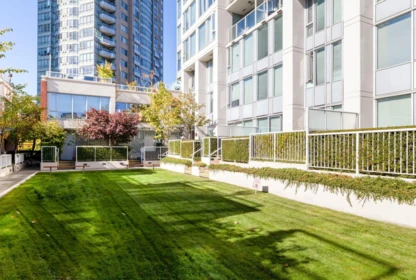 Garden / Landscaping Photo of 2201 550 Taylor Street, Vancouver, BC