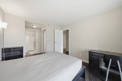 Walk-In Closet Photo of 1309 1500 Hornby Street, Vancouver, BC
