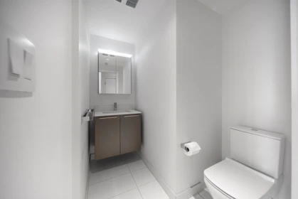 Guest Bathroom Photo of 503 2220 Kingsway, Vancouver, BC