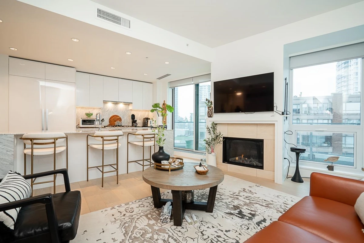 Family Room Photo of 602 1501 Foster Street, White Rock, BC