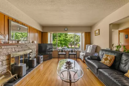Kitchen Photo of 2666 Waverley Avenue, Vancouver, BC