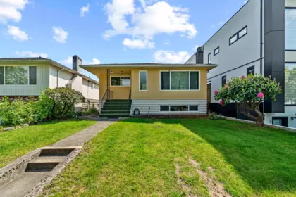 Outdoor Kitchen Photo of 2666 Waverley Avenue, Vancouver, BC