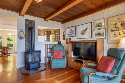 Breakfast Nook Photo of 1077 Point Road, Gibsons, BC