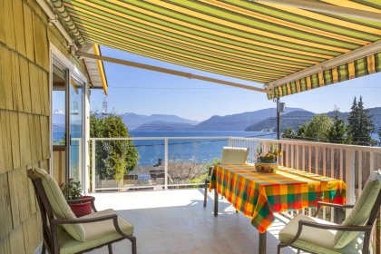 1077 Point Road, Gibsons, BC, Gibsons — Single Family Residence for sale