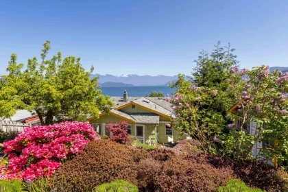 1077 Point Road, Gibsons, BC, Gibsons — Single Family Residence for sale