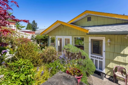 1077 Point Road, Gibsons, BC, Gibsons — Single Family Residence for sale