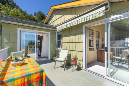 1077 Point Road, Gibsons, BC, Gibsons — Single Family Residence for sale