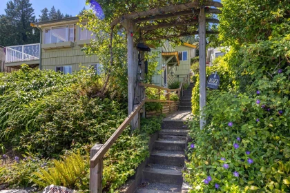 Front Yard Photo of 1077 Point Road, Gibsons, BC