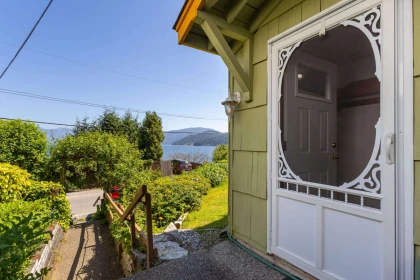 Hallway Photo of 1077 Point Road, Gibsons, BC