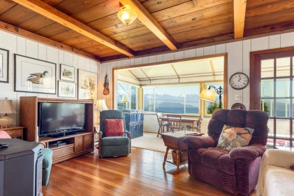 Kitchen Island Photo of 1077 Point Road, Gibsons, BC