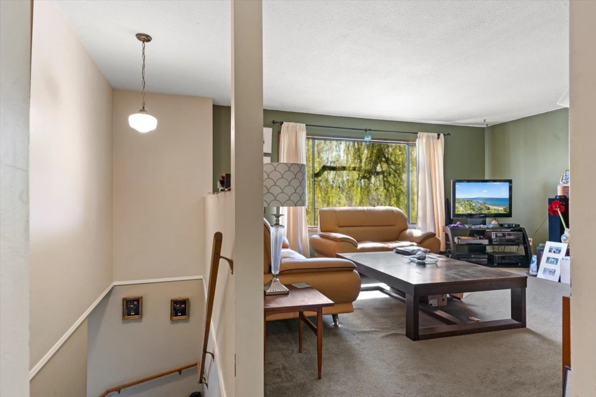Family Room Photo of 33380 Wren Crescent, Abbotsford, BC
