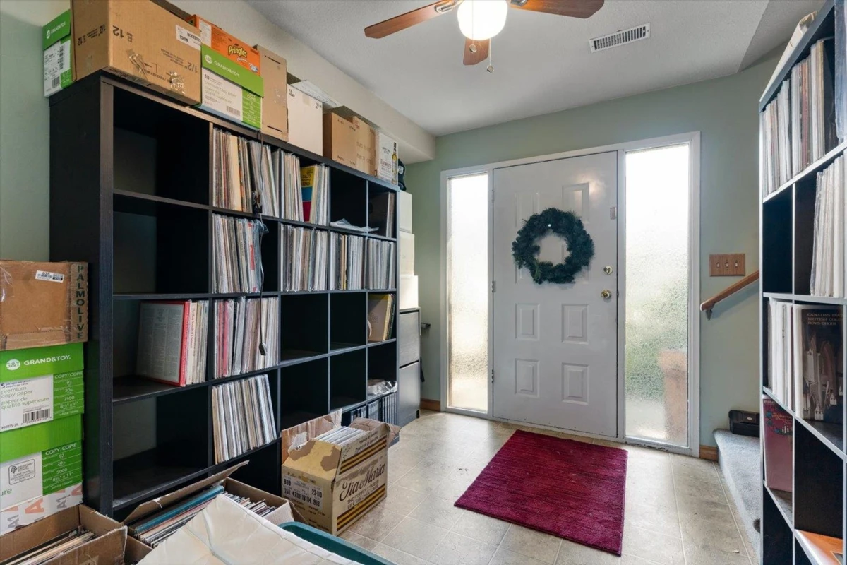 Living Room Photo of 33380 Wren Crescent, Abbotsford, BC