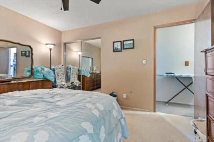 Guest Bathroom Photo of 33380 Wren Crescent, Abbotsford, BC