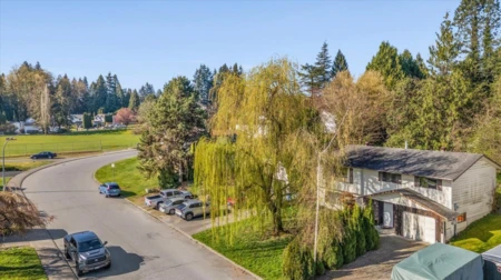 Swimming Pool Photo of 33380 Wren Crescent, Abbotsford, BC