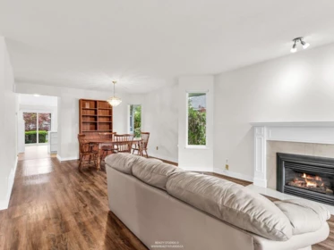 Entry Foyer Photo of 119 14280 19a Avenue, Surrey, BC