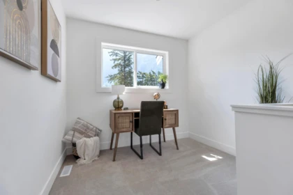 Guest Bathroom Photo of 3 558 Park Street, Hope, BC