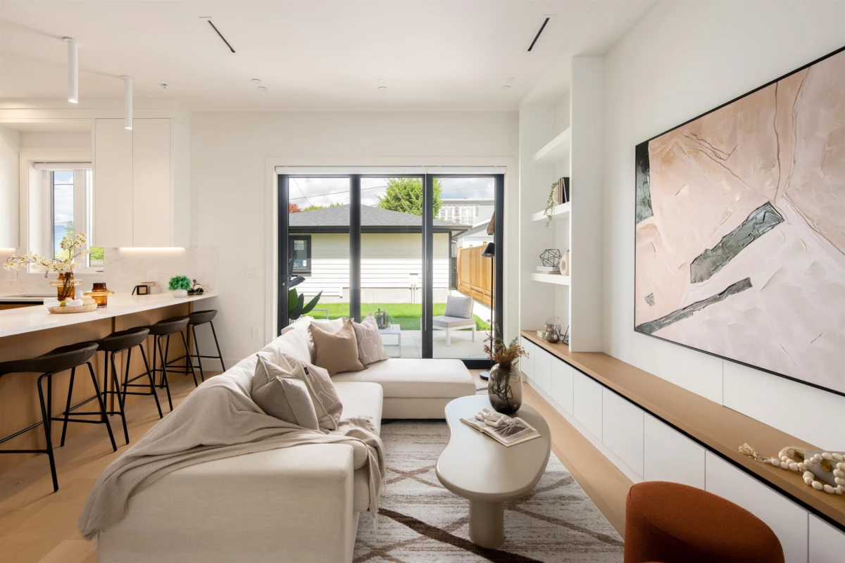 Dining Area Photo of 2 3645 Dundas Street, Vancouver, BC
