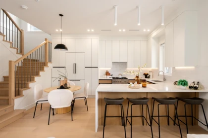 Breakfast Nook Photo of 2 3645 Dundas Street, Vancouver, BC