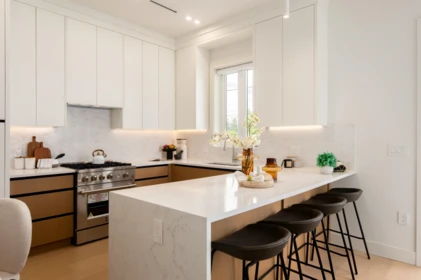 Kitchen Island Photo of 2 3645 Dundas Street, Vancouver, BC
