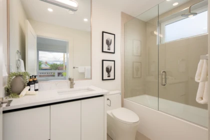 Office / Den Photo of 2 3645 Dundas Street, Vancouver, BC