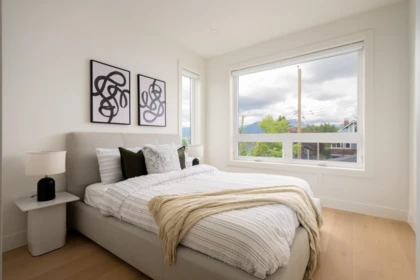 Powder Room Photo of 2 3645 Dundas Street, Vancouver, BC