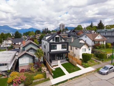 Swimming Pool Photo of 2 3645 Dundas Street, Vancouver, BC