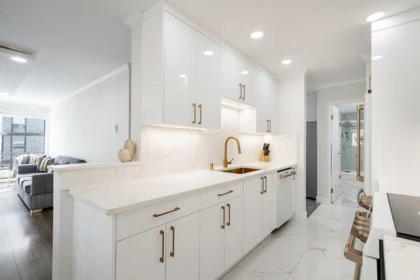 Primary Bathroom Photo of 406 9672 134 Street, Surrey, BC