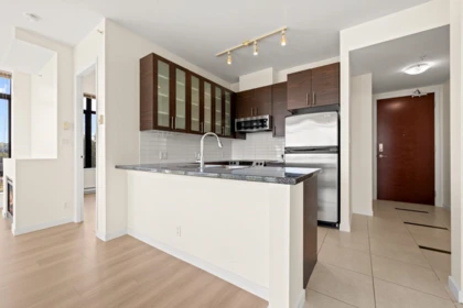 Walk-In Closet Photo of 601 2355 Madison Avenue, Burnaby, BC