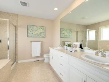 Entry Foyer Photo of 15736 38a Avenue, Surrey, BC