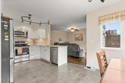 Kitchen Island Photo of 45436 Dorell Place, Chilliwack, BC