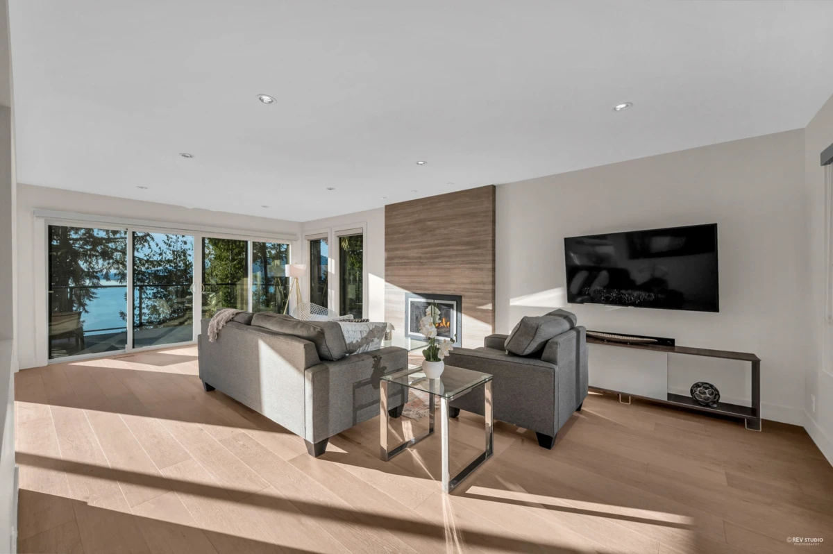 Living Room Photo of 130 Oceanview Place, Lions Bay, BC