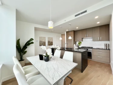 Breakfast Nook Photo of 1406 1588 Johnston Road, Surrey, BC